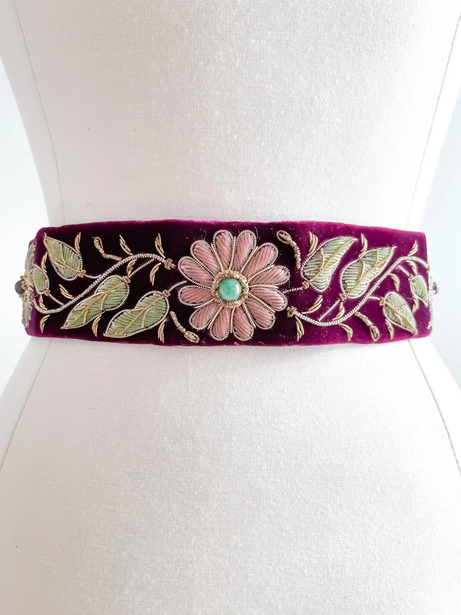 Regal 1970's Velvet and Floral Embroidered Waist Sash Belt / OS
