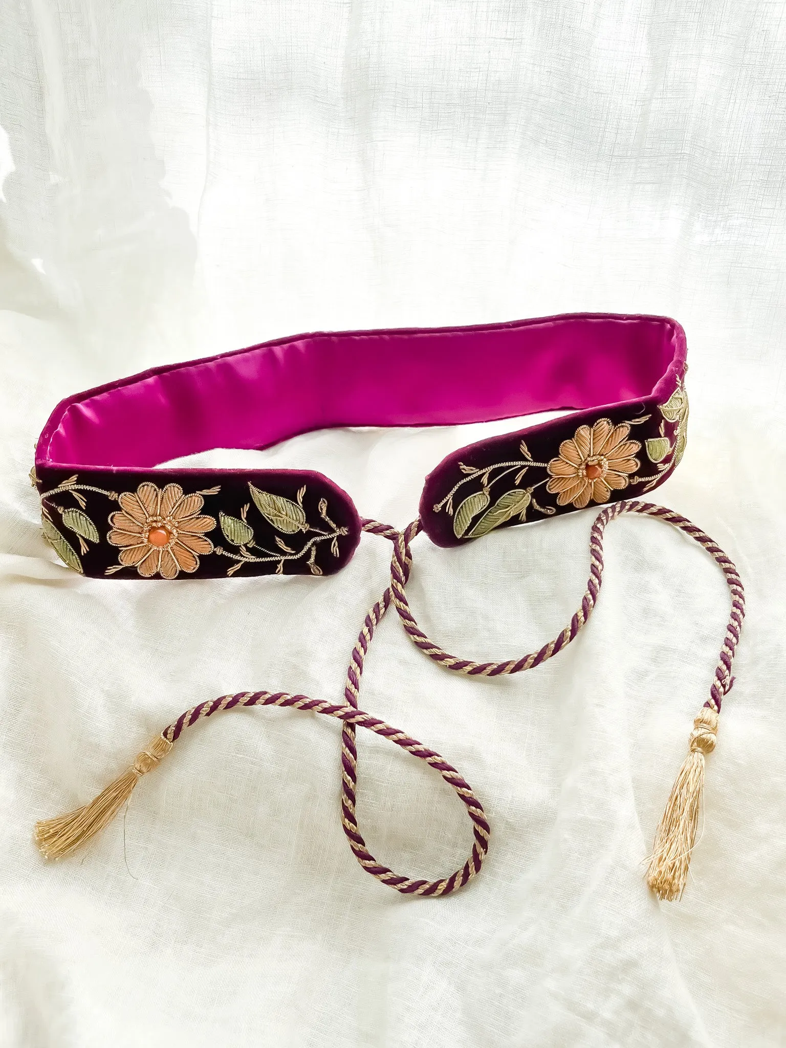 Regal 1970's Velvet and Floral Embroidered Waist Sash Belt / OS