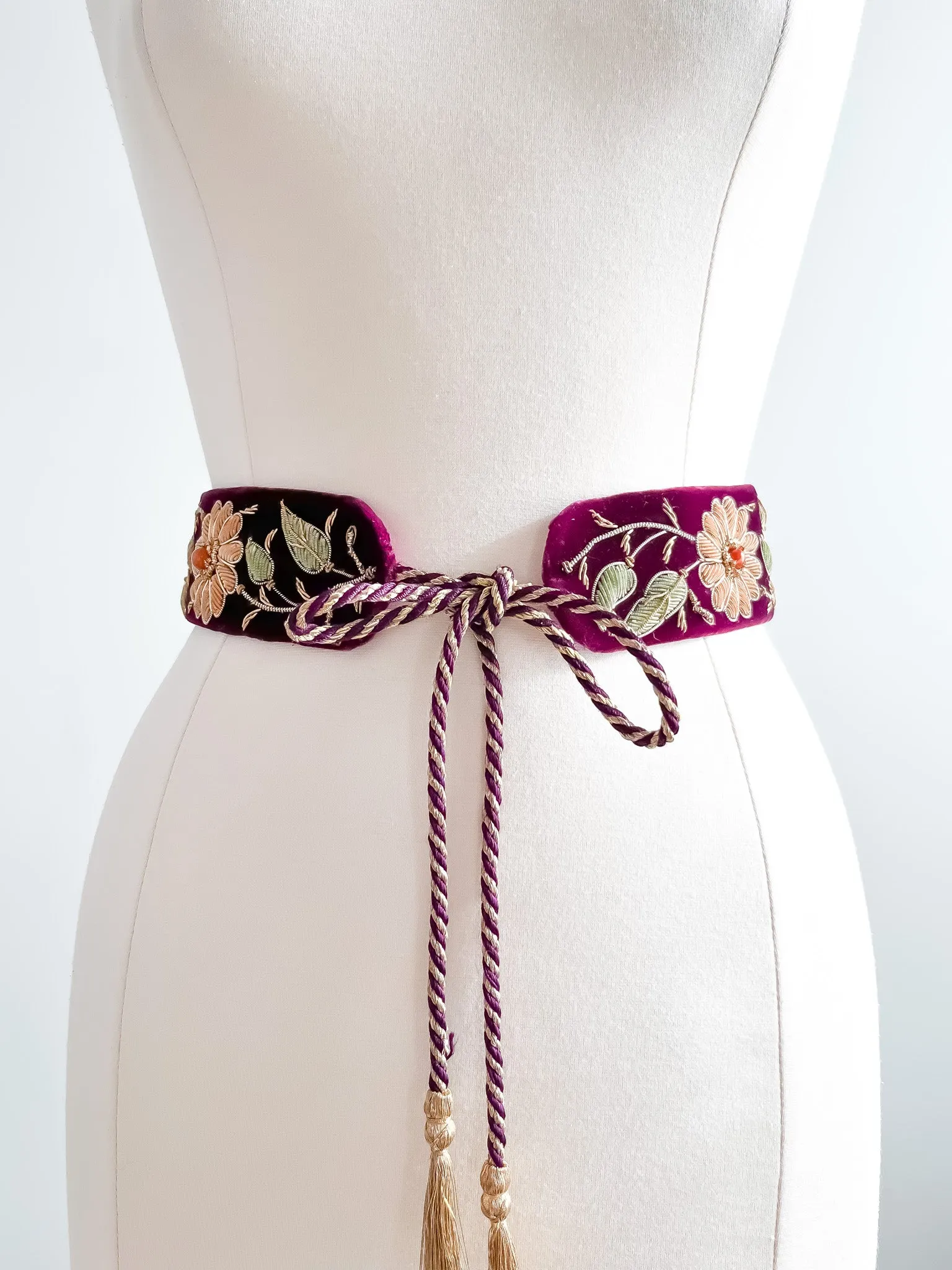 Regal 1970's Velvet and Floral Embroidered Waist Sash Belt / OS
