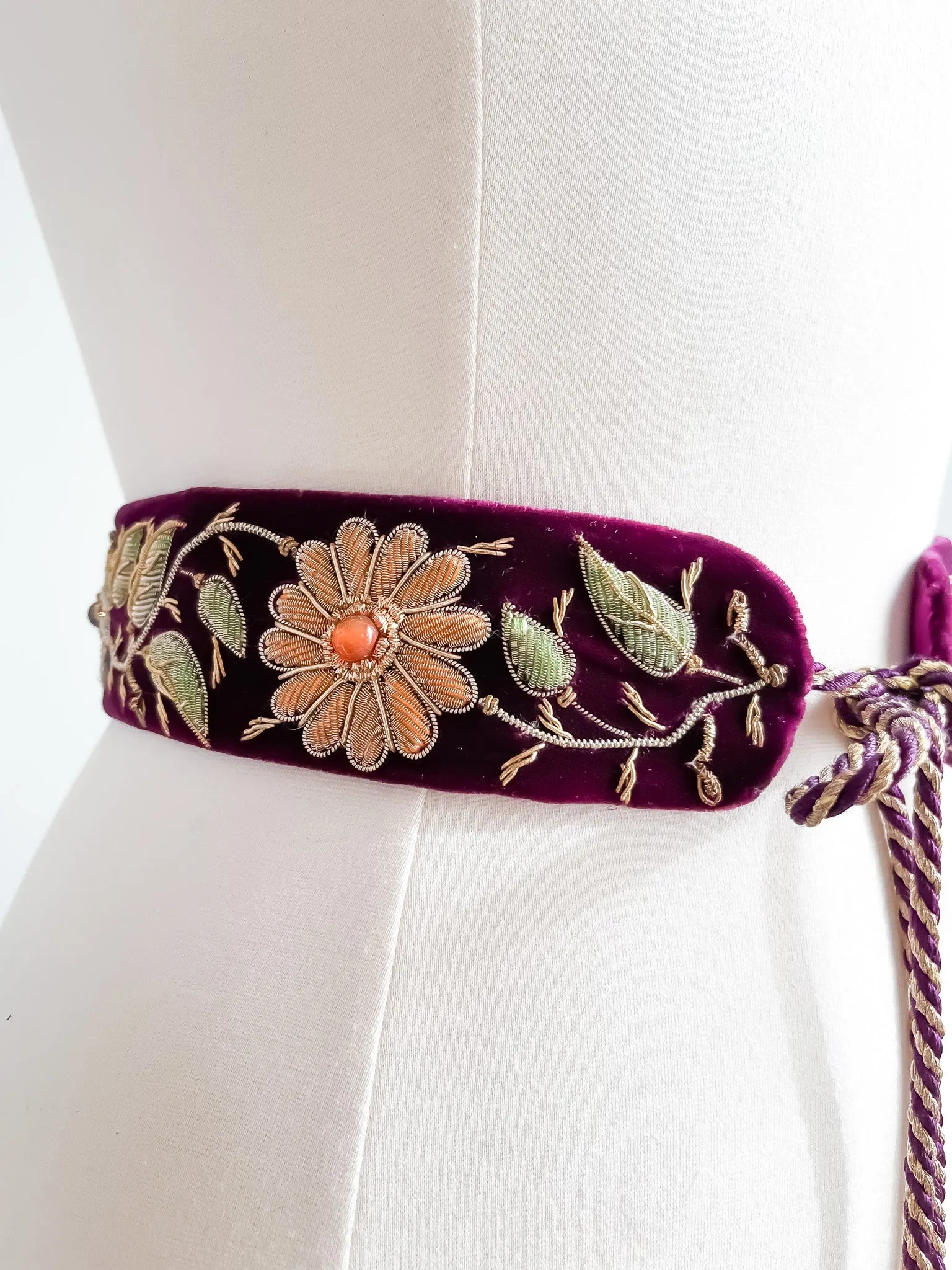 Regal 1970's Velvet and Floral Embroidered Waist Sash Belt / OS