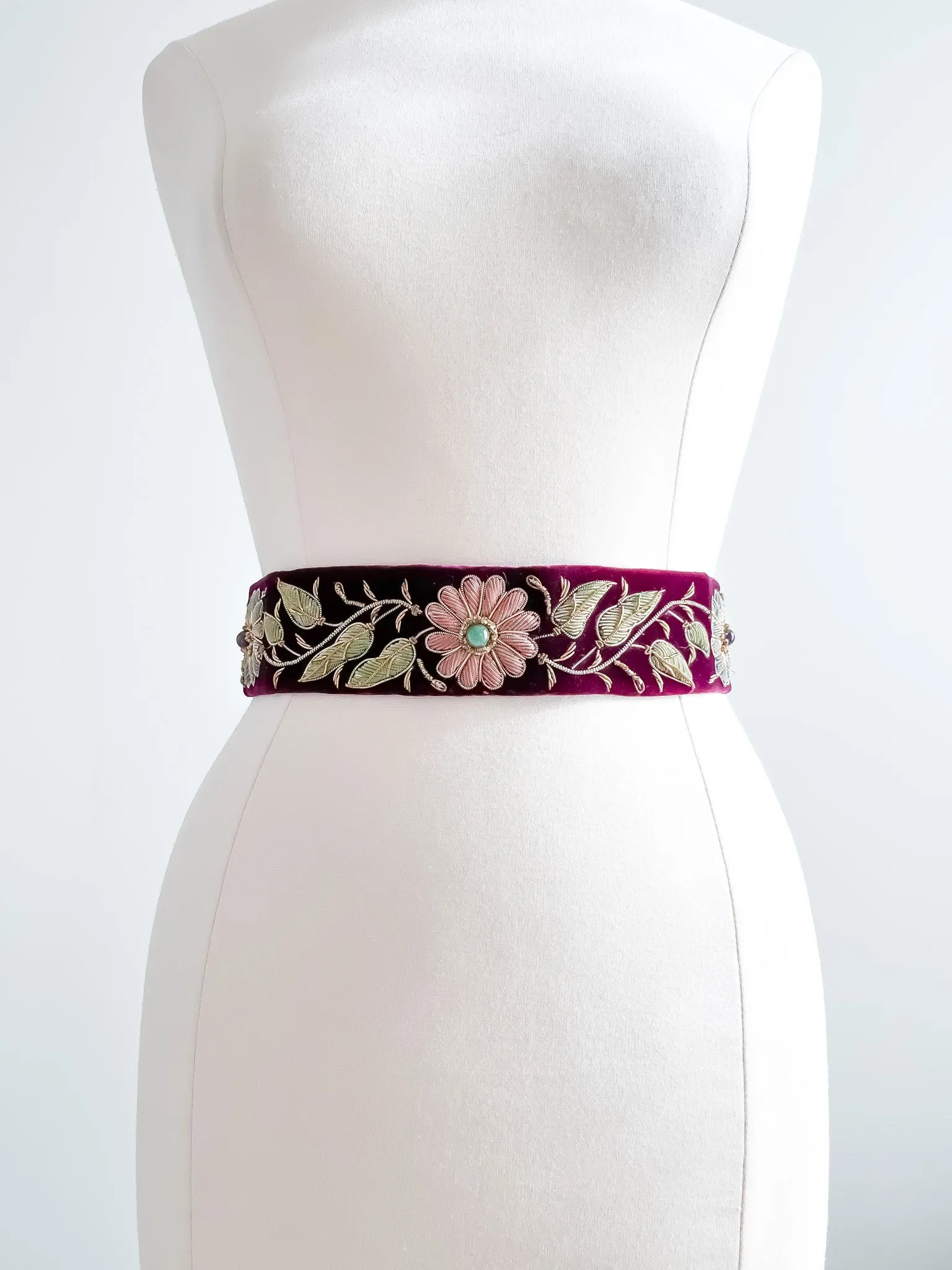 Regal 1970's Velvet and Floral Embroidered Waist Sash Belt / OS